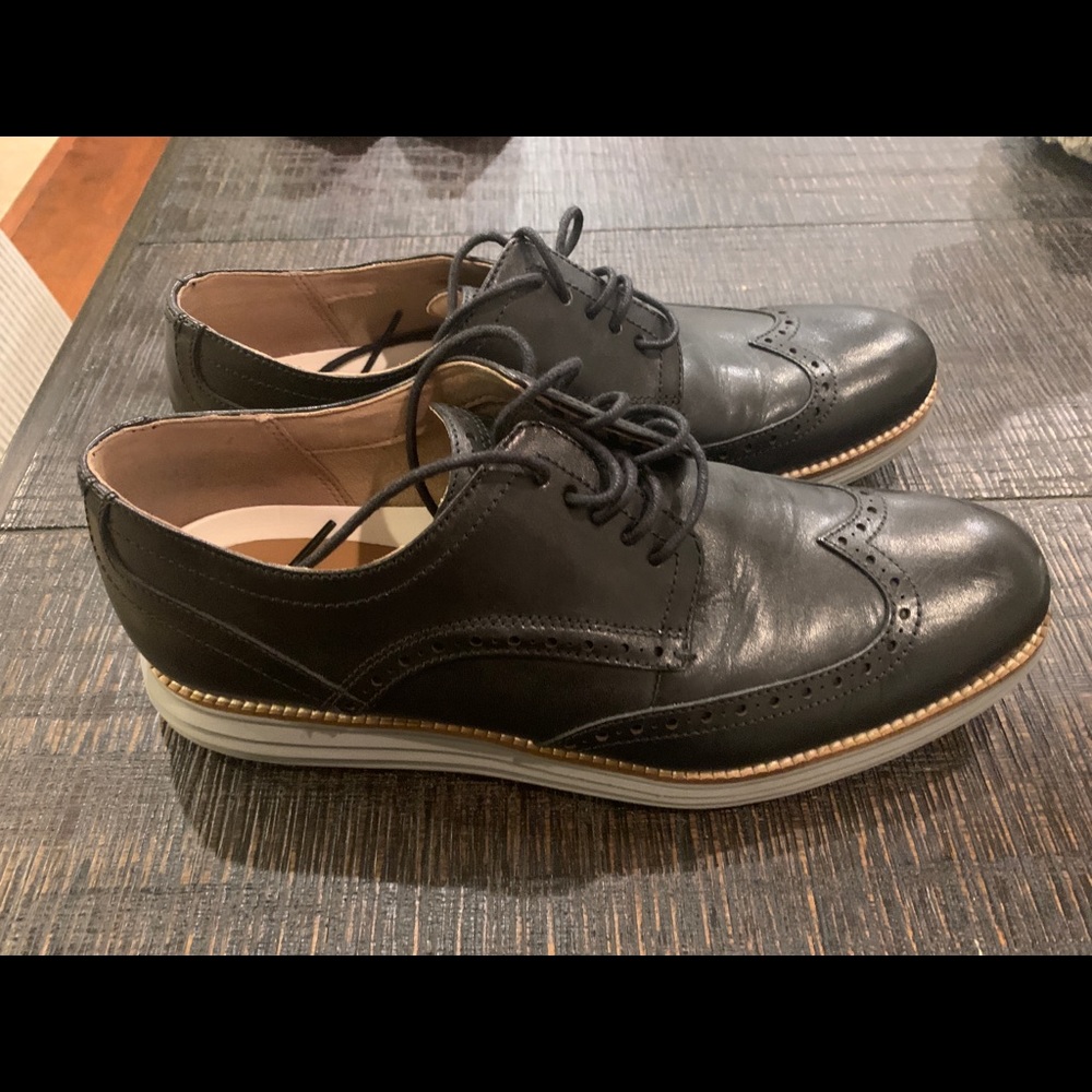 Men’s Cole Haan size 9.5 black with grey bottom